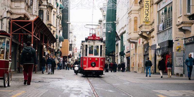 二手房交易三大法律风险解析：阴阳合同、学区欺诈与过户纠纷 | 专业法律咨询指南